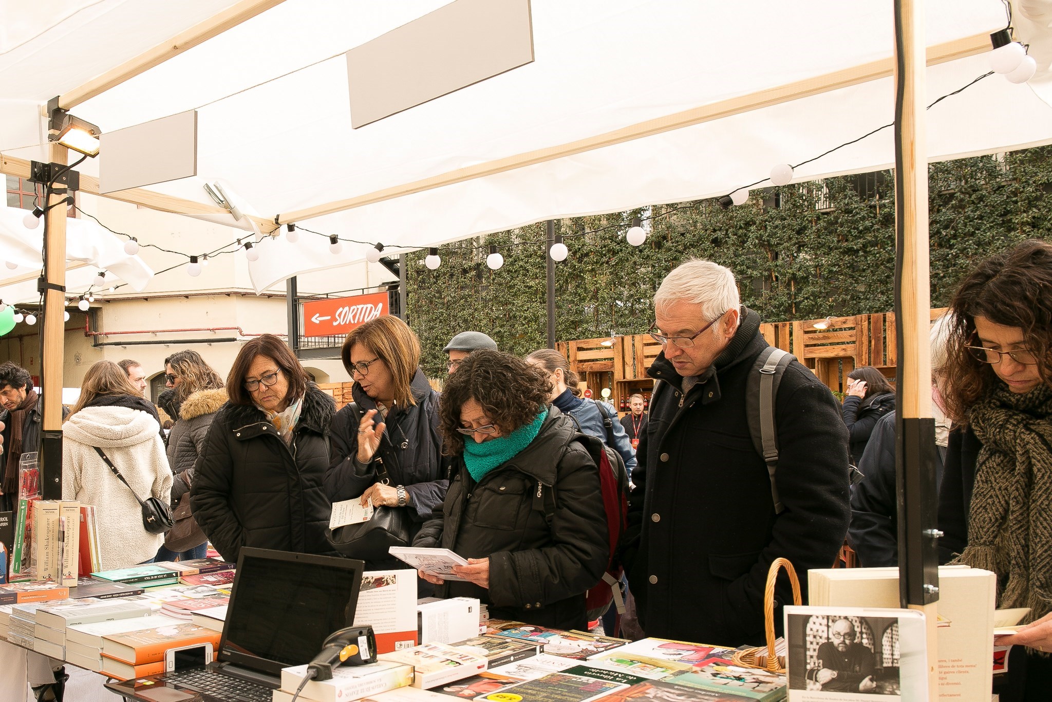 Venta de llibres a les paradetes Venta de llibres a les paradetes