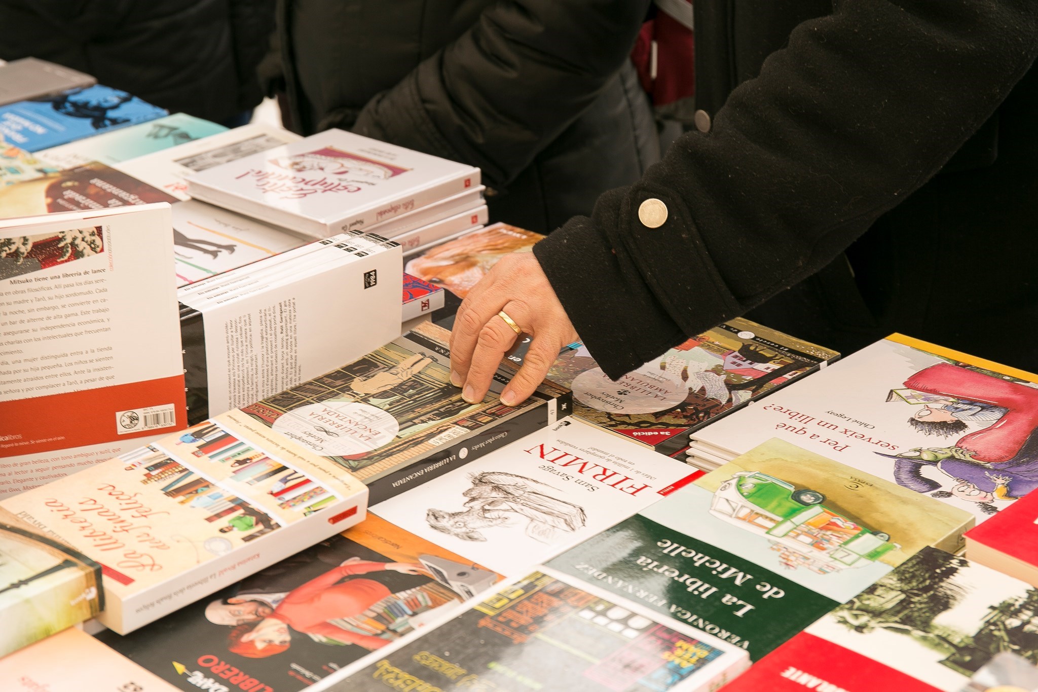 Venta de llibres a les paradetes Venta de llibres a les paradetes