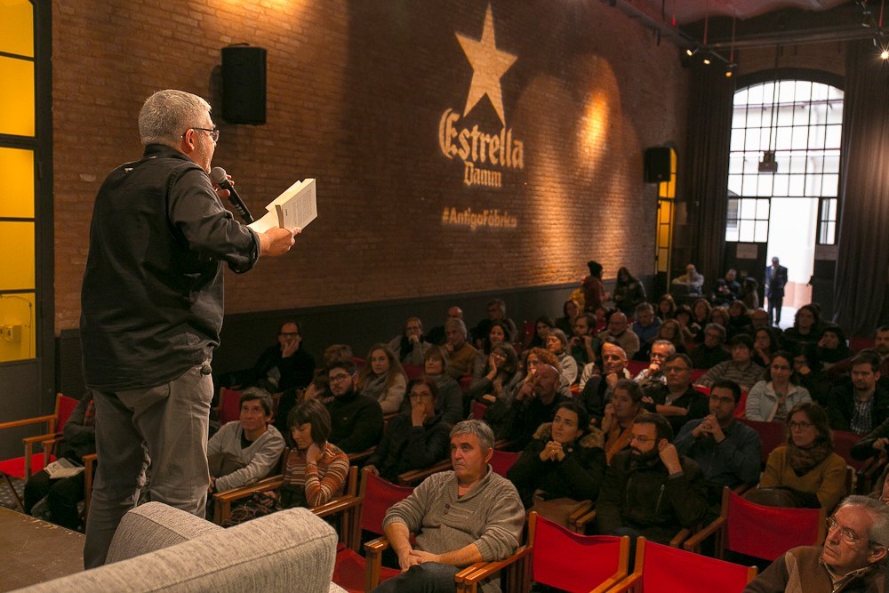 Màrius Serra presentant el seu llibre Màrius Serra presentant el seu llibre