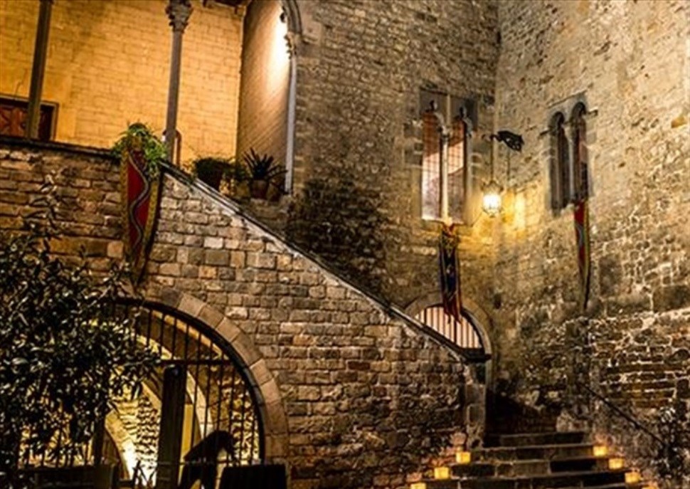 Sopars amb espectacle medieval al Palau Requesens