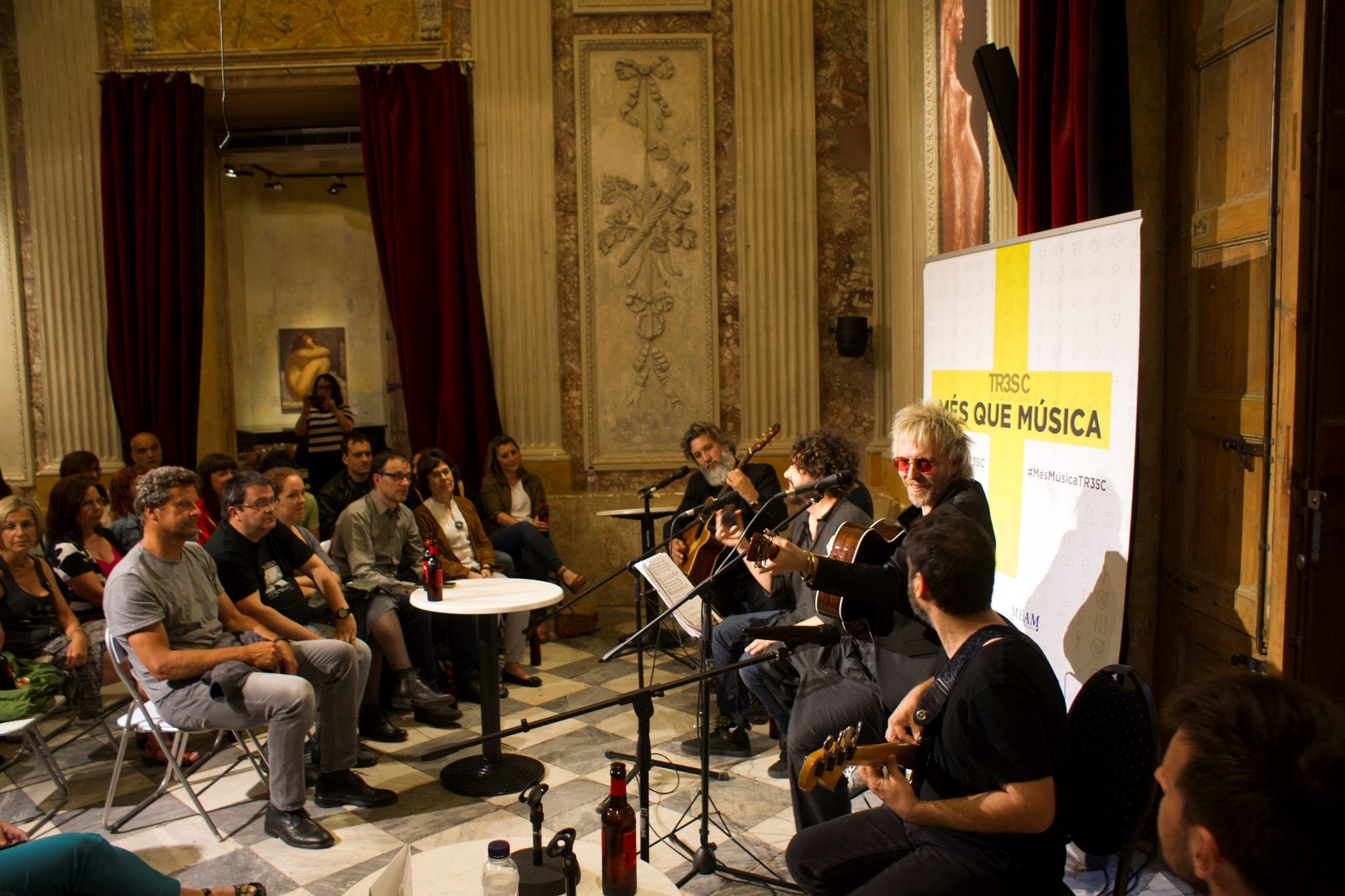 Elefantes al Més que música TR3SC Elefantes al Més que música TR3SC