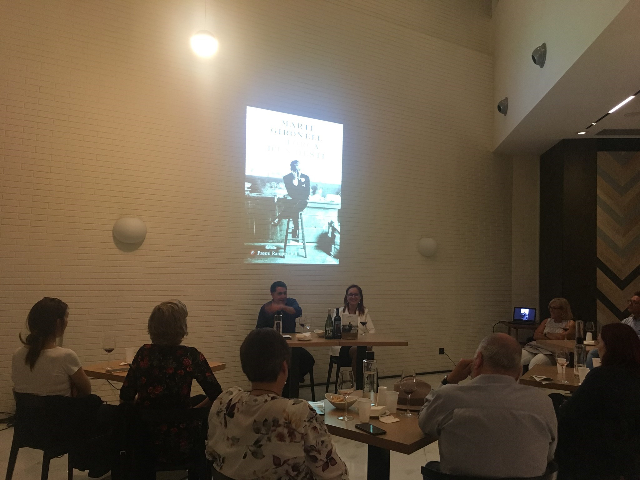 Trobada amb Martí Gironell, 'La força d'un destí', i tast de Jean Leon Trobada amb Martí Gironell, 'La força d'un destí', i tast de Jean Leon