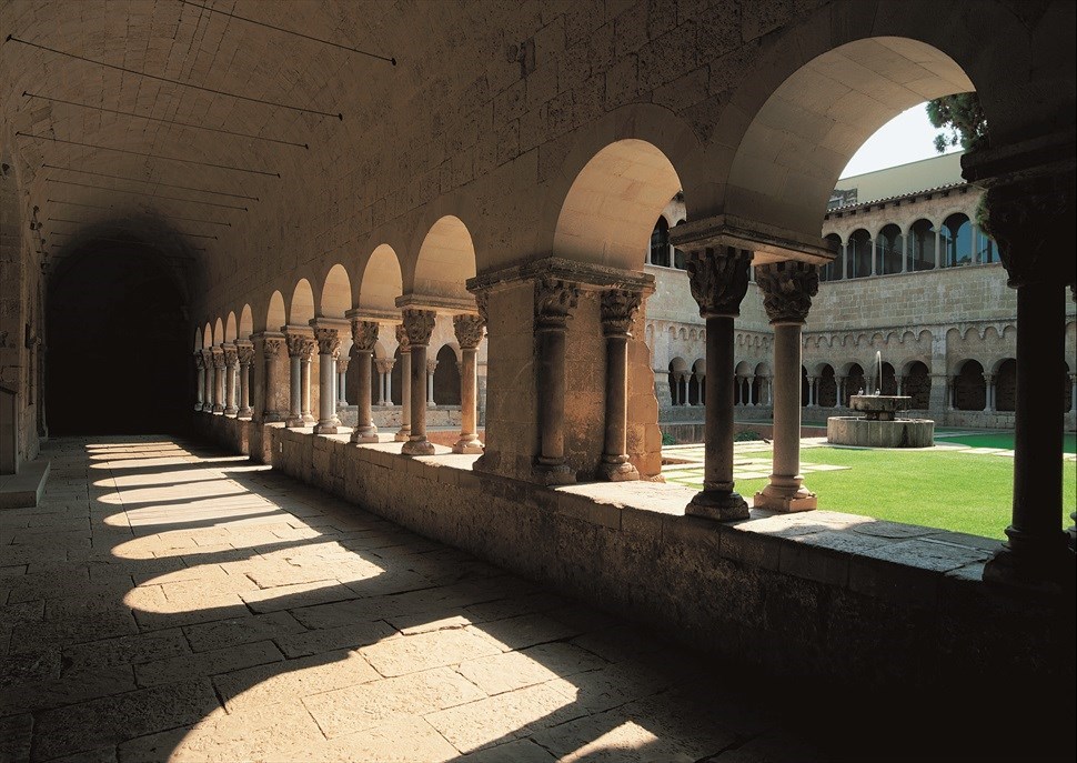Visita al Claustre del Monestir de Sant Cugat