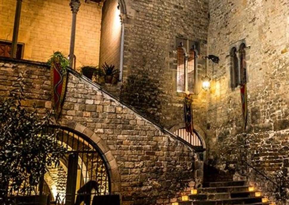 Sopars amb espectacle medieval al Palau Requesens