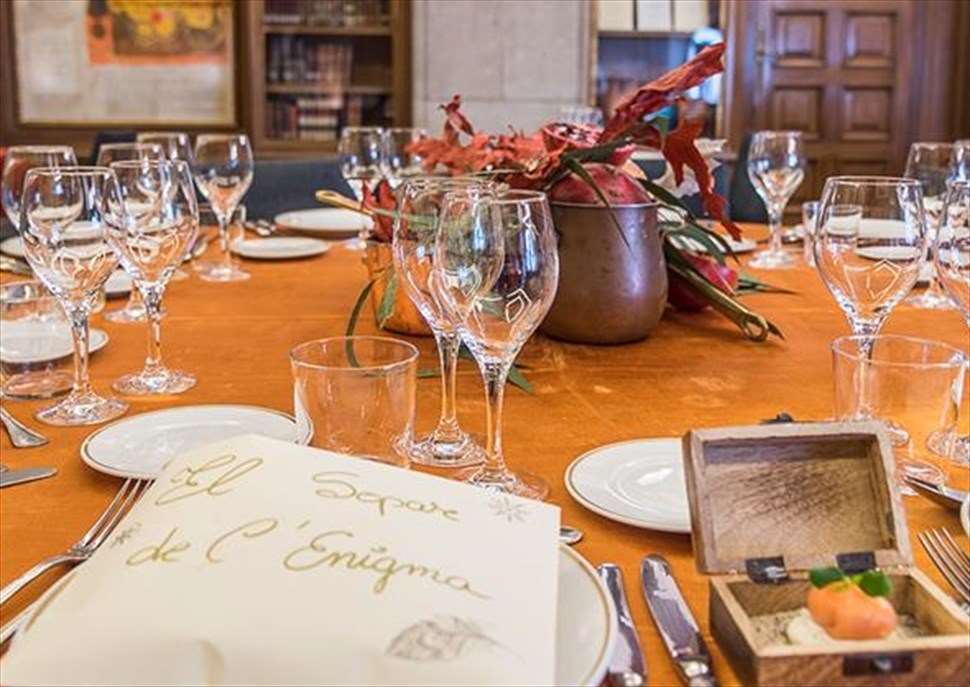 El sopar de l'enigma a la Reial Acadèmia de Medicina